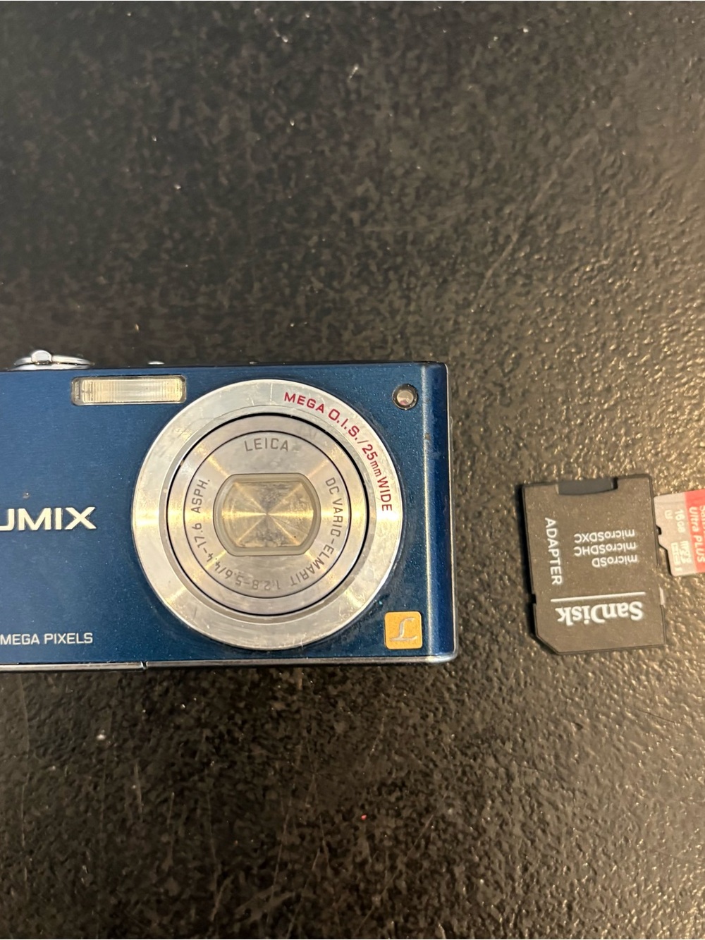 Panasonic Lumix DMC-FX35
Digital Compact Camera blue